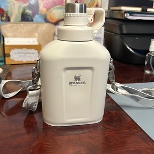 Stanley Classic Canteen 1.1 QT